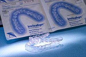 Sauber verpackt wird Invisalign angeliefert Sauber verpackt wird Invisalign angeliefert