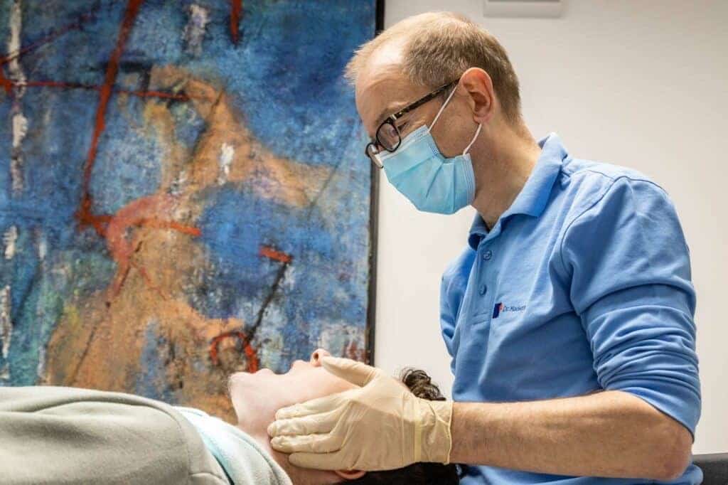 Palpation der Muskulatur, Kiefergelenkbeschwerden