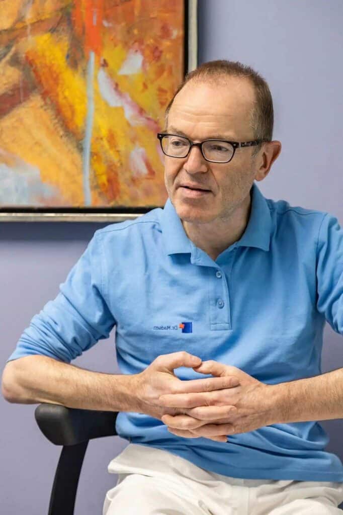 Darauf läuft es beim „Kieferknacken“ meist hinaus, wenn es fair zugeht: Aufklärung über die Harmlosigkeit, vielleicht ein paar Tips zum Umgang – aber keine weitere Diagnostik oder gar Therapie